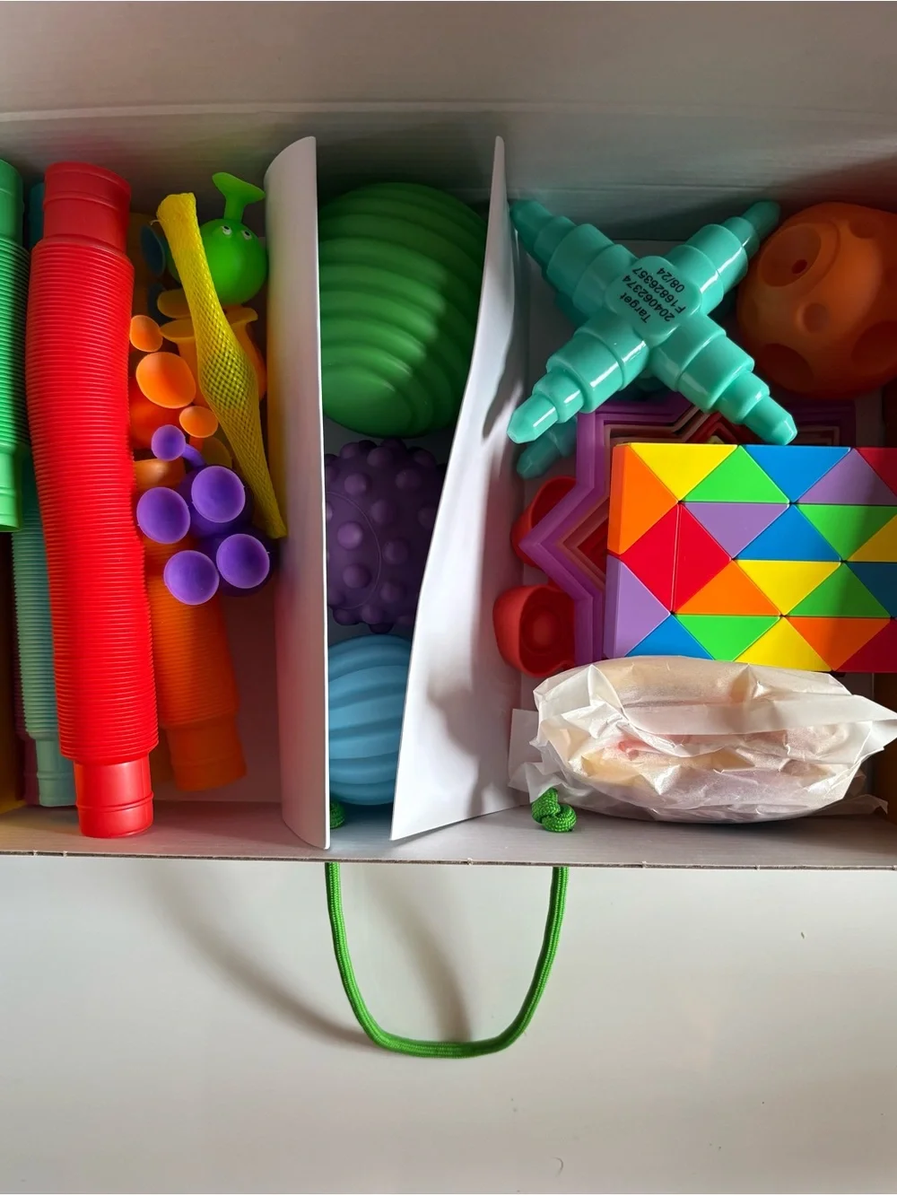 Giggle Scape Fidget box- 28 pieces